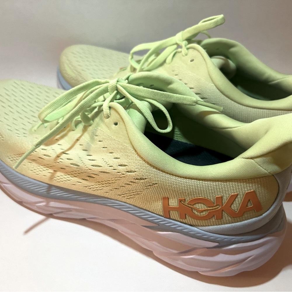 Hoka Clifton 8 Men’s size 9.5